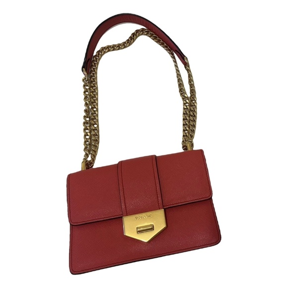 Prada purse - Picture 1 of 9